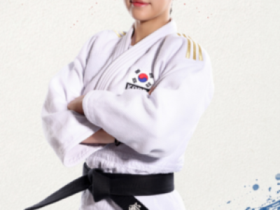 유명 배우가 빚을 갚기 위해 자진 퇴사했대