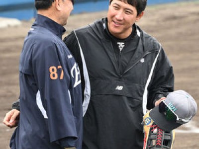KT 이강철 감독 류현진 상대로 황재균 카드 내놨다